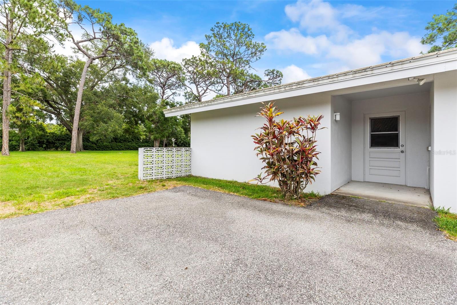 Image 11 of 53 For 1675 Robin Hood Lane