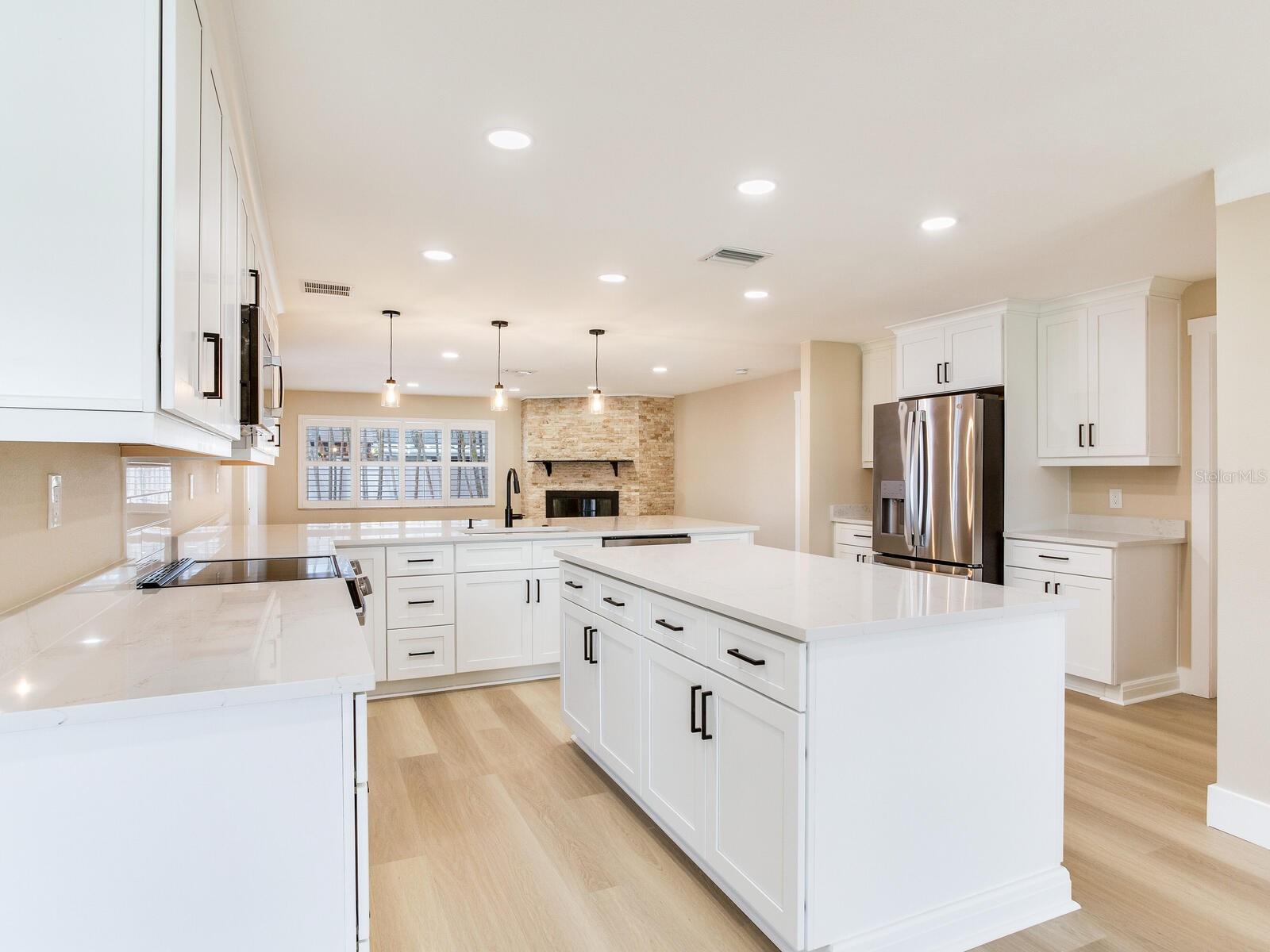 Image 10 of 45 For 5470 Bayshore Drive