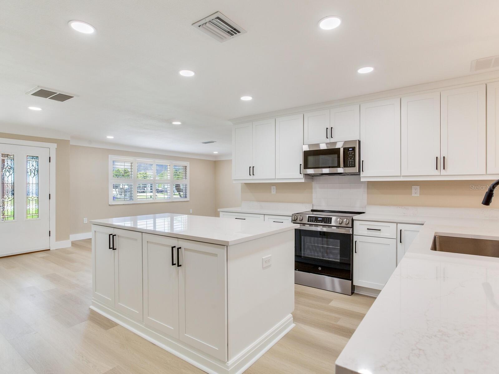 Image 15 of 45 For 5470 Bayshore Drive