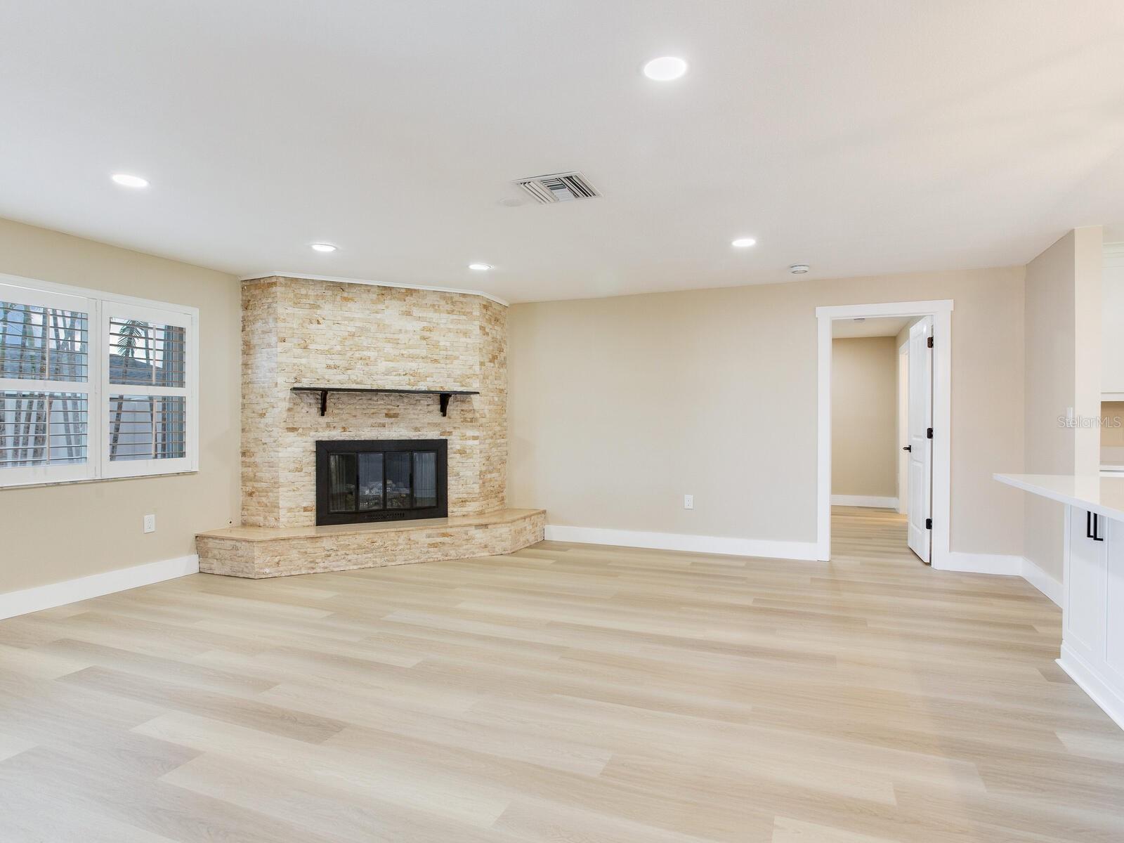 Image 19 of 45 For 5470 Bayshore Drive