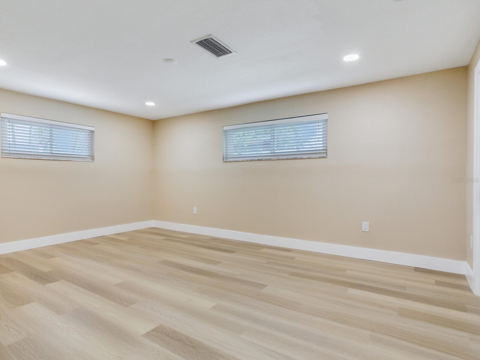 Image 22 of 45 For 5470 Bayshore Drive