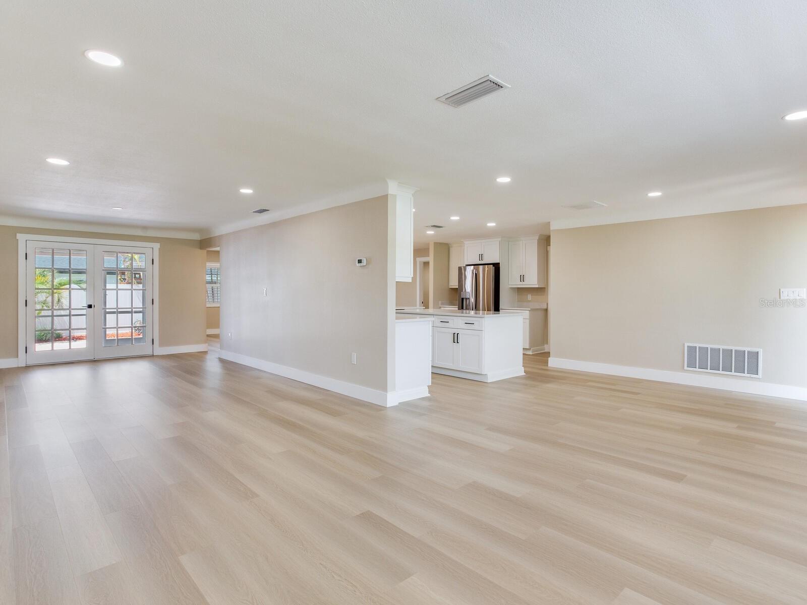Image 30 of 45 For 5470 Bayshore Drive