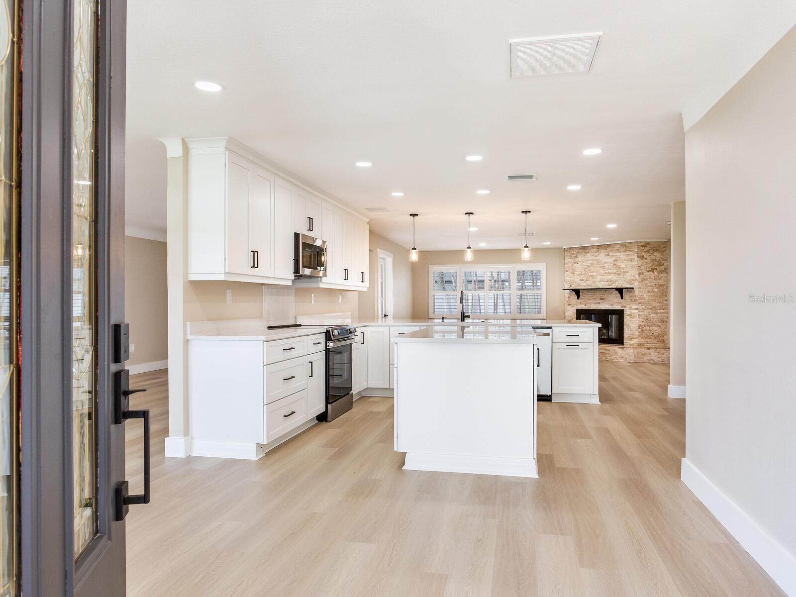 Image 7 of 45 For 5470 Bayshore Drive