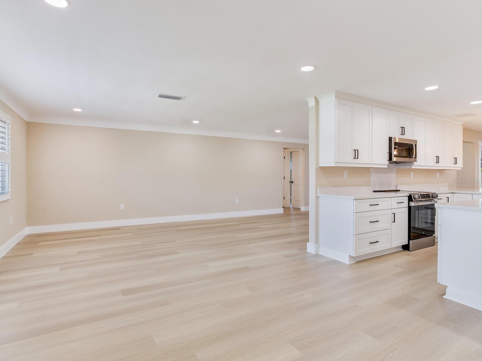 Image 8 of 45 For 5470 Bayshore Drive