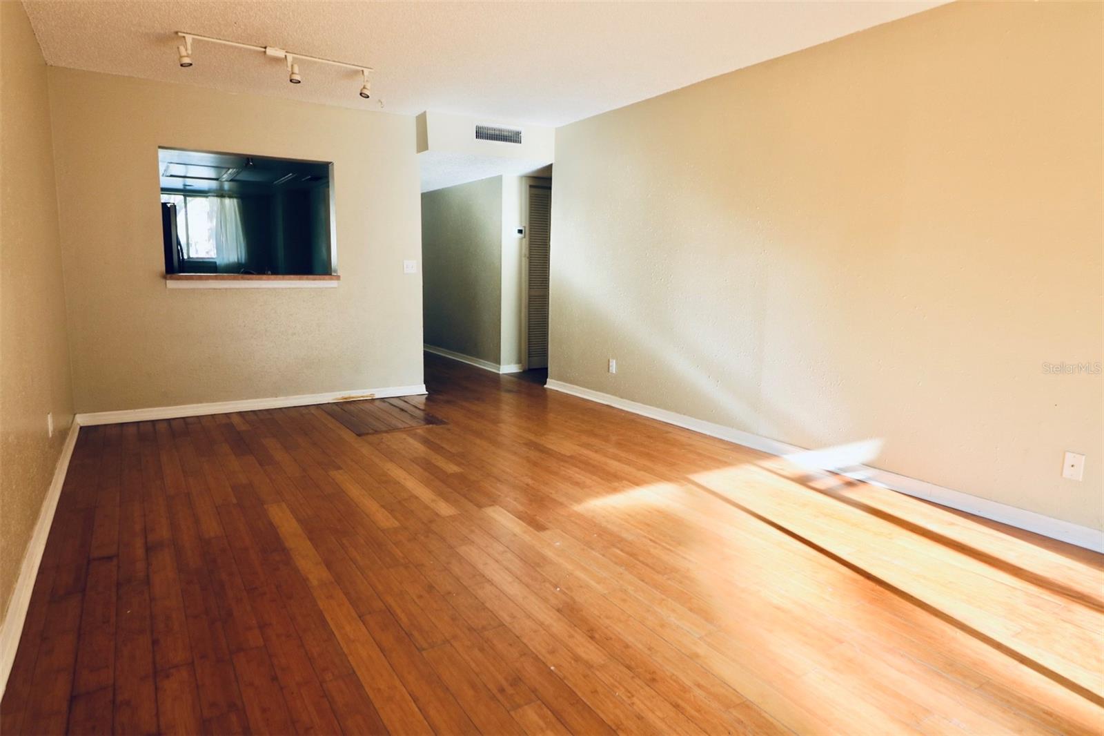 Image 14 of 46 For 6336 Newtown Circle 36a2