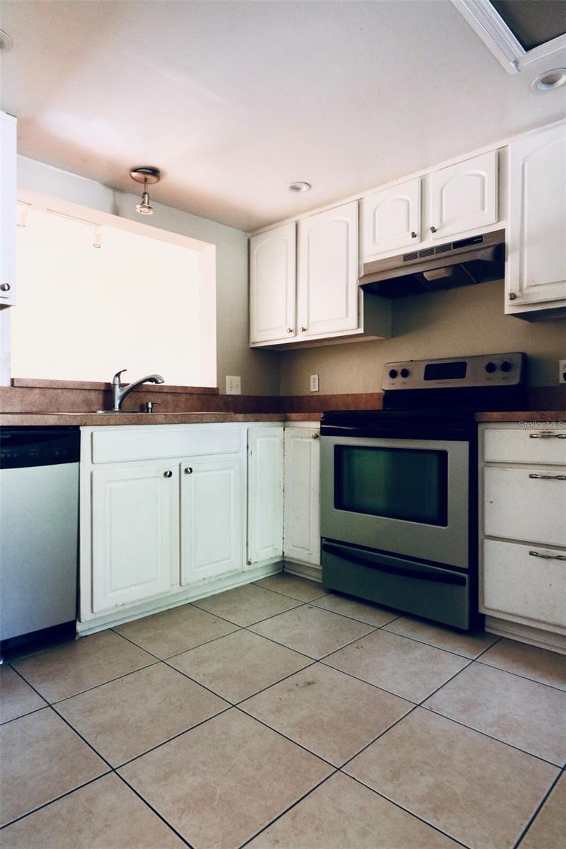 Image 8 of 46 For 6336 Newtown Circle 36a2