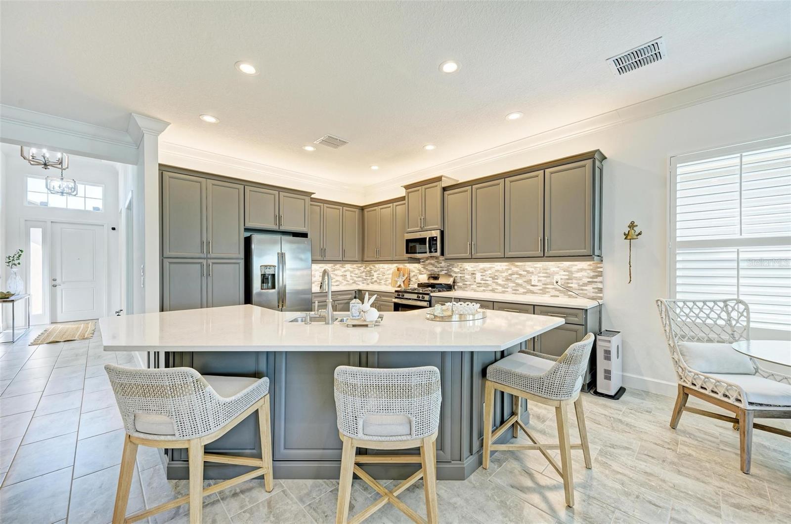 Listing photo id 9 for 15525 Corona Del Mar Drive