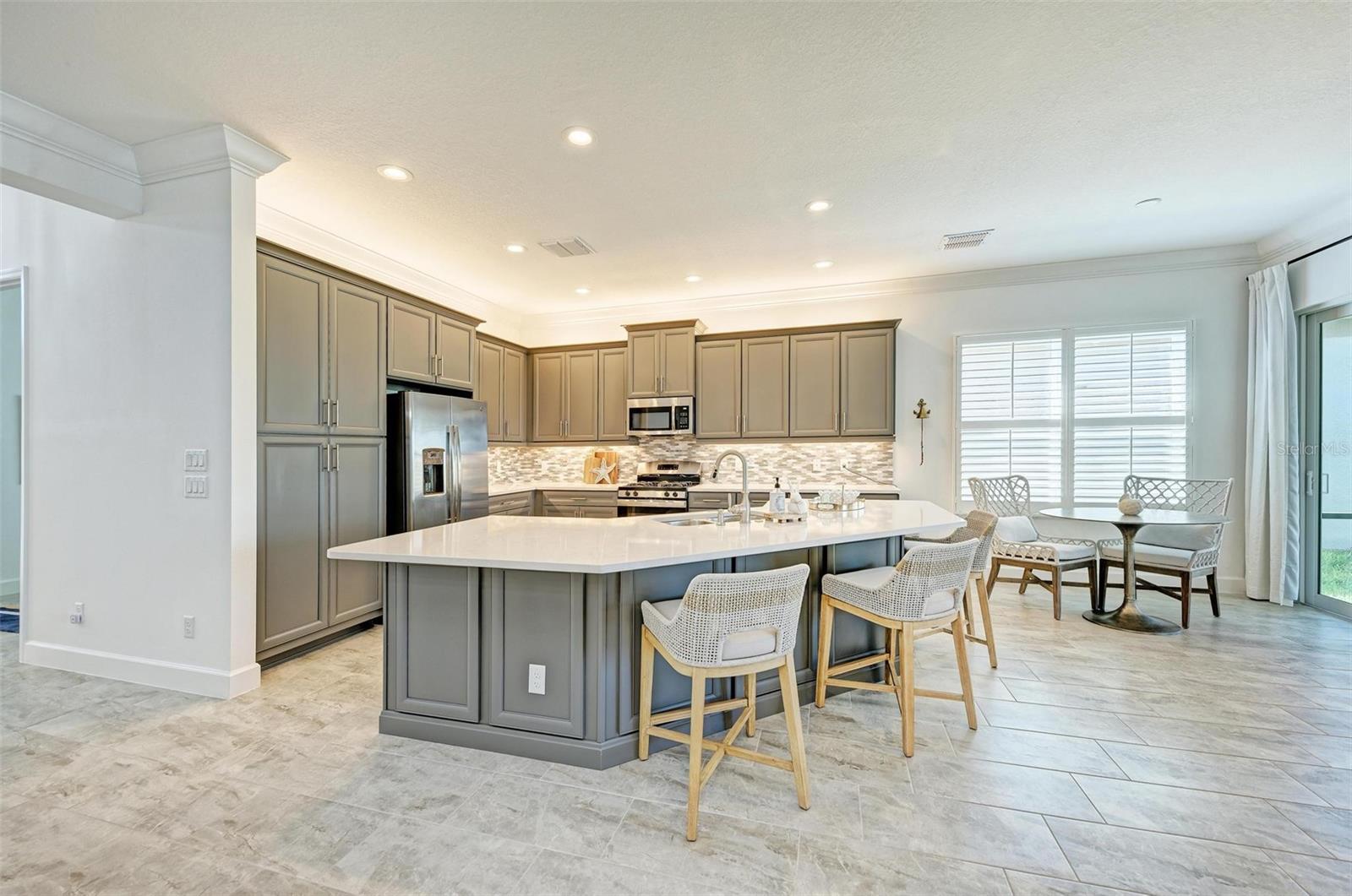 Listing photo id 10 for 15525 Corona Del Mar Drive