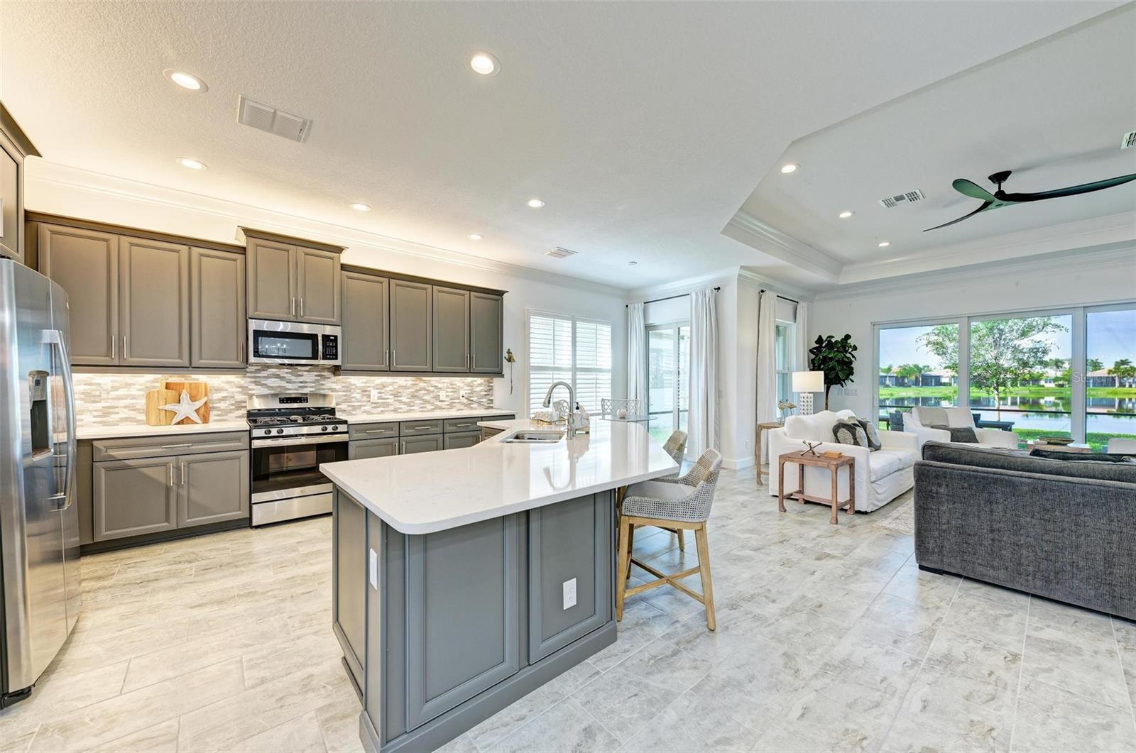 Listing photo id 12 for 15525 Corona Del Mar Drive