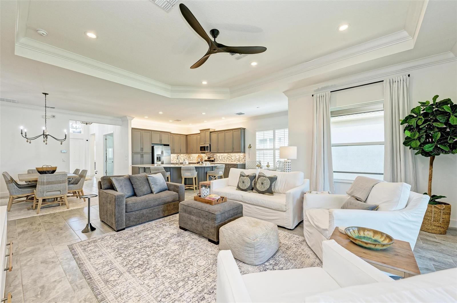 Listing photo id 15 for 15525 Corona Del Mar Drive