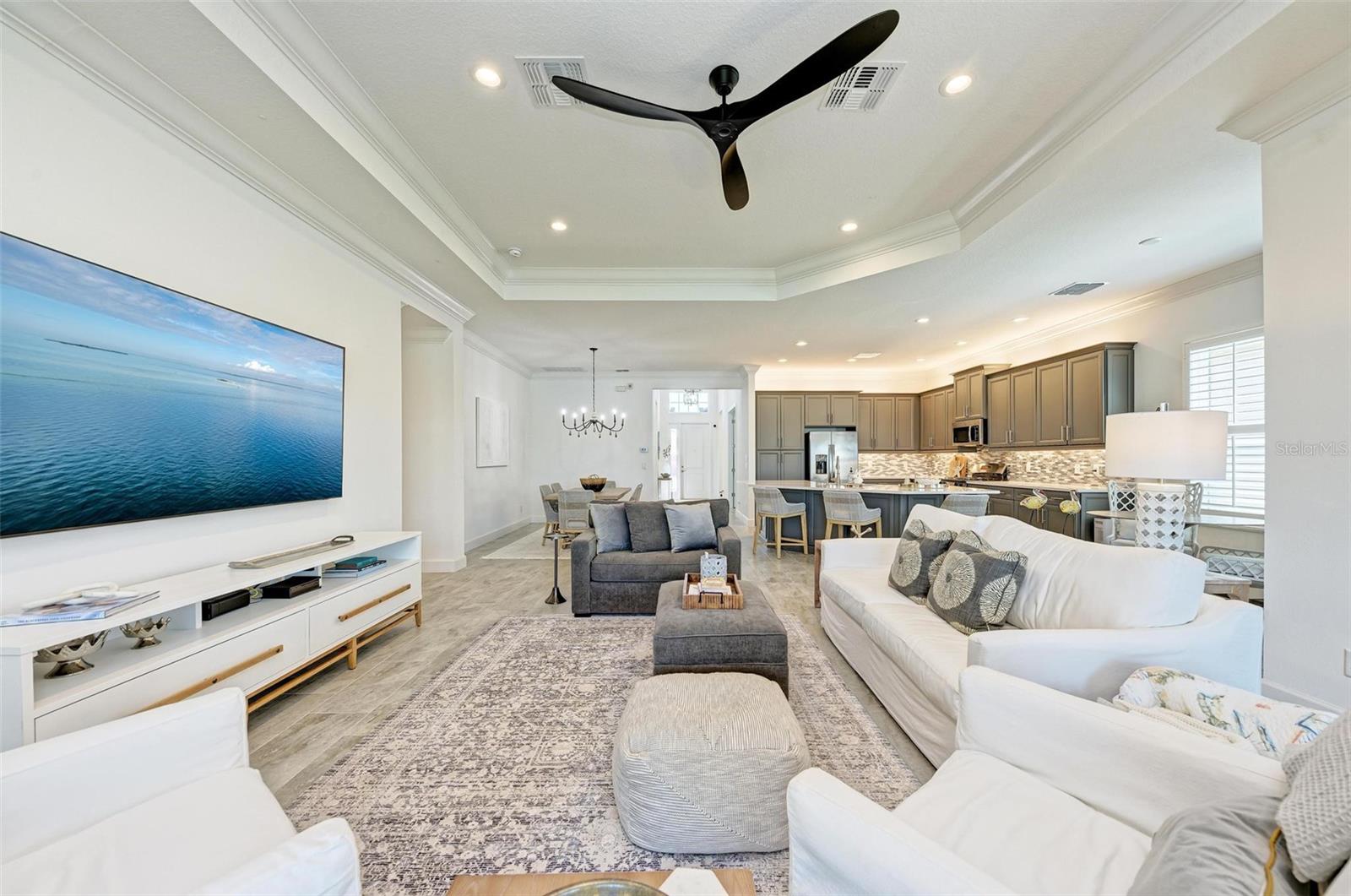 Listing photo id 16 for 15525 Corona Del Mar Drive