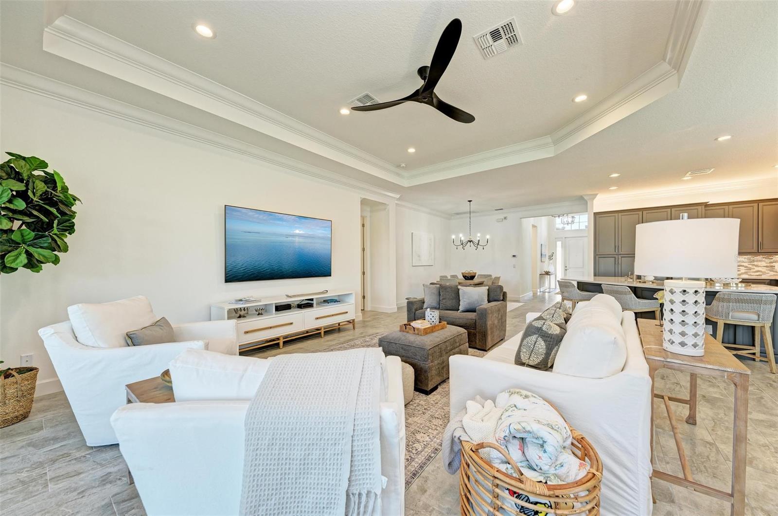 Listing photo id 20 for 15525 Corona Del Mar Drive