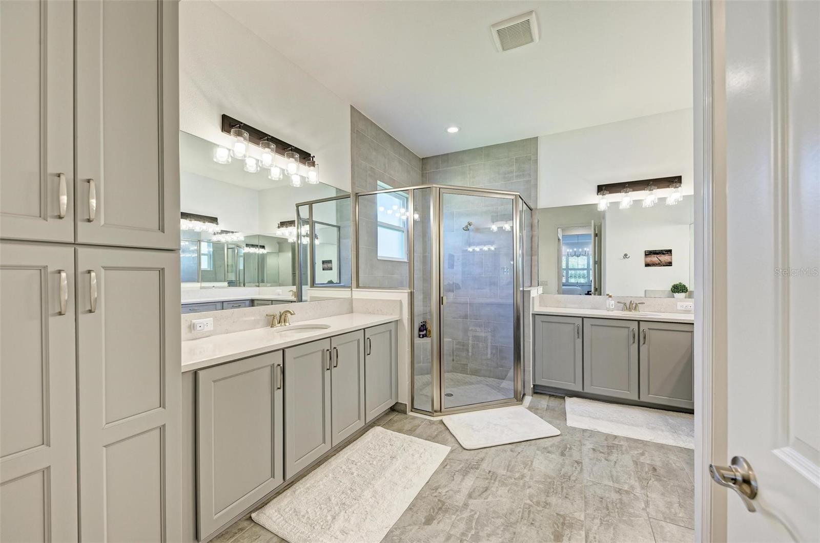 Listing photo id 27 for 15525 Corona Del Mar Drive