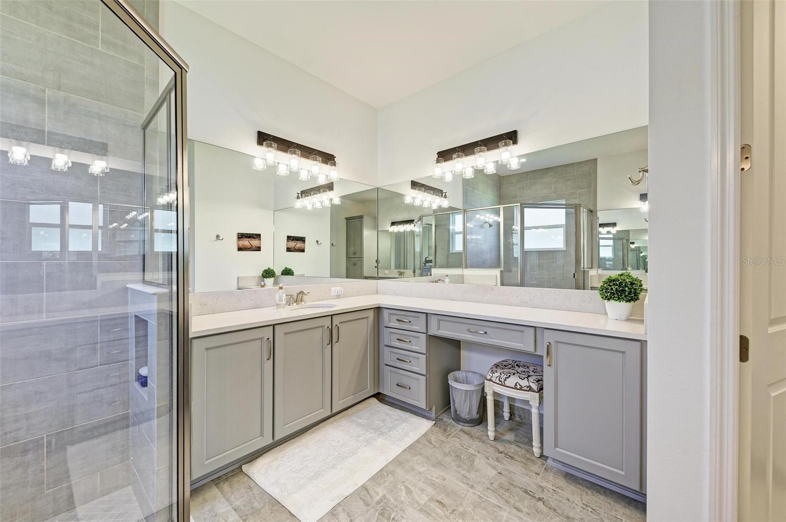 Listing photo id 28 for 15525 Corona Del Mar Drive