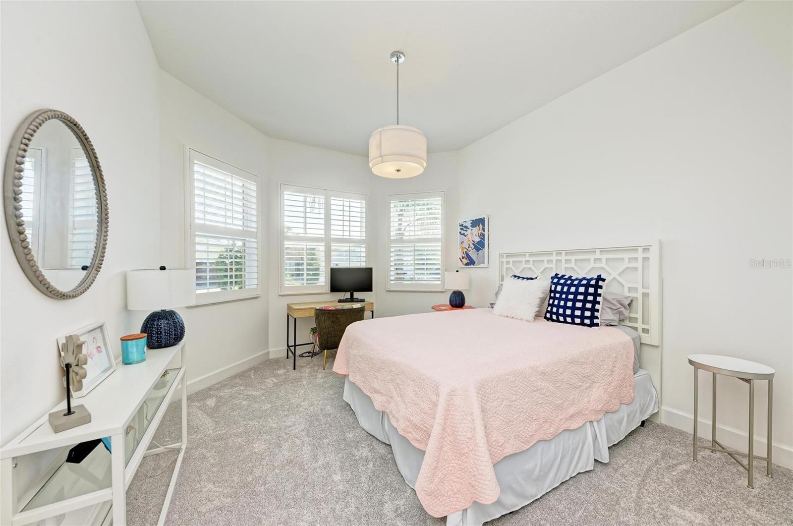 Listing photo id 30 for 15525 Corona Del Mar Drive