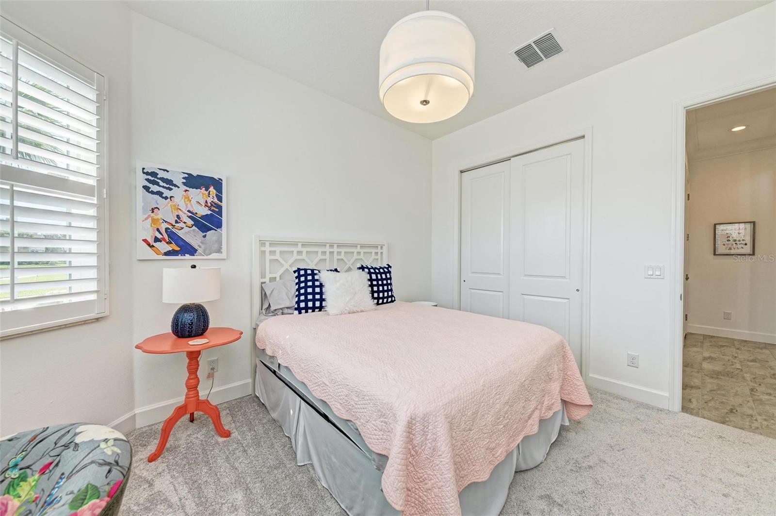 Listing photo id 31 for 15525 Corona Del Mar Drive