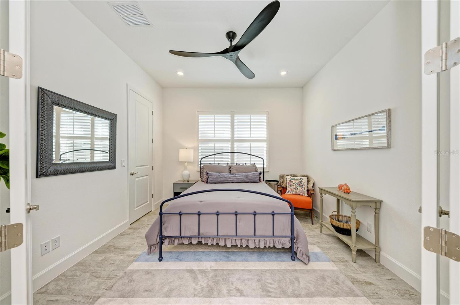 Listing photo id 34 for 15525 Corona Del Mar Drive