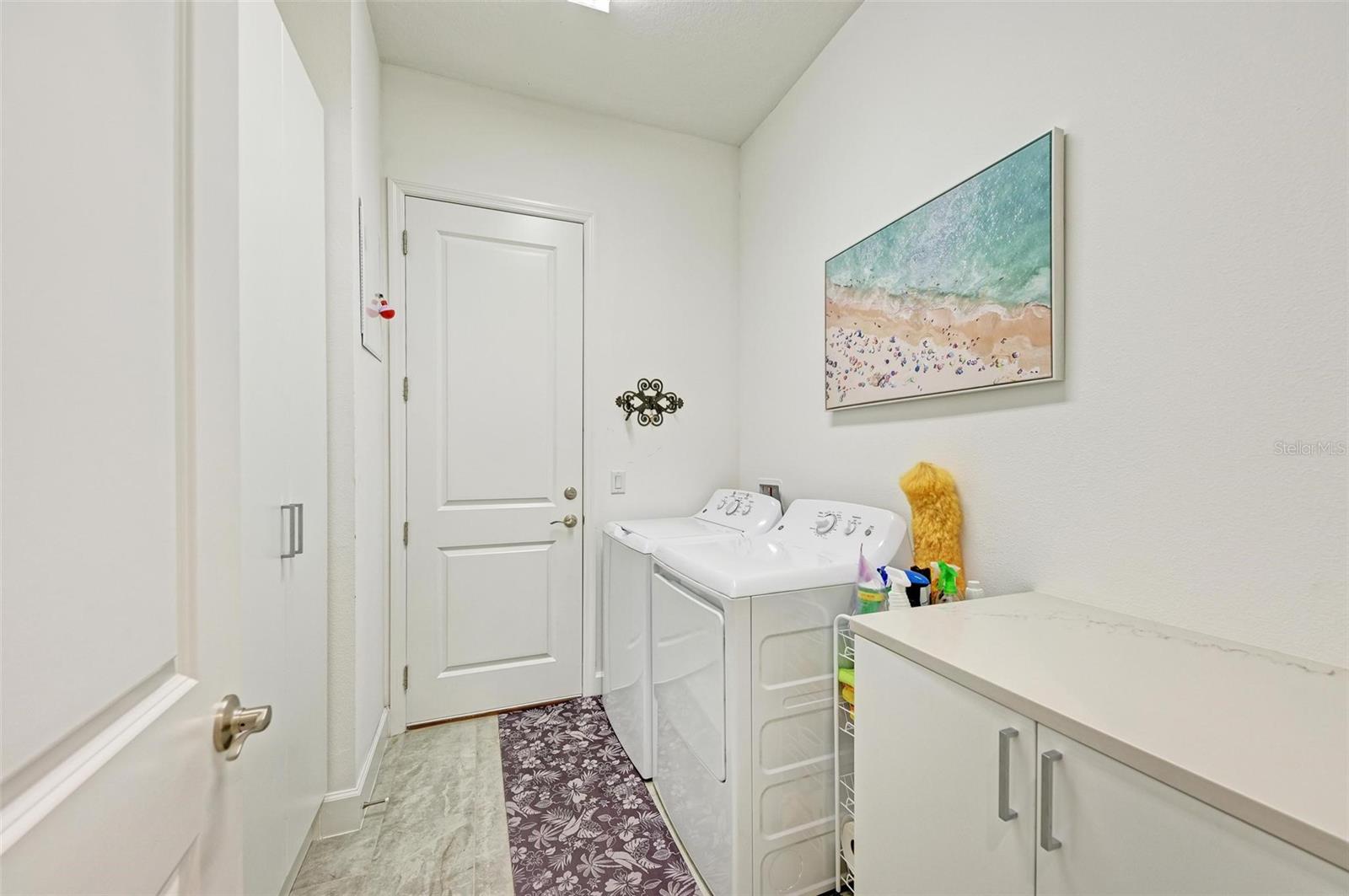 Listing photo id 35 for 15525 Corona Del Mar Drive