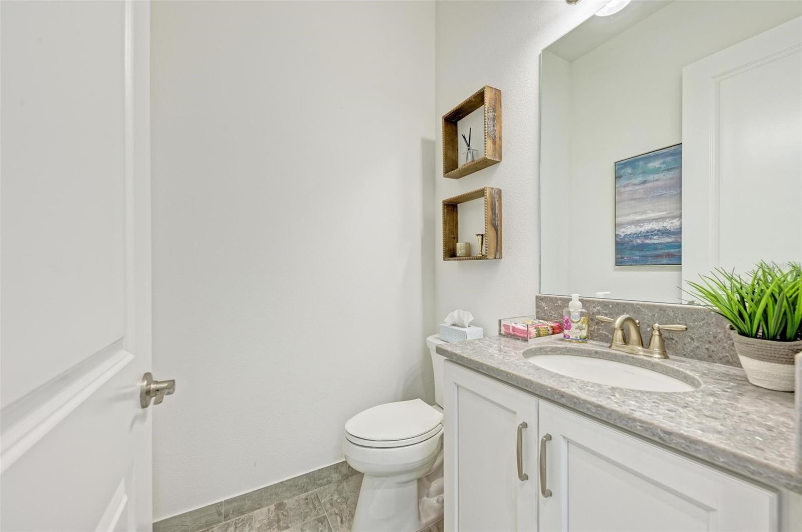 Listing photo id 36 for 15525 Corona Del Mar Drive