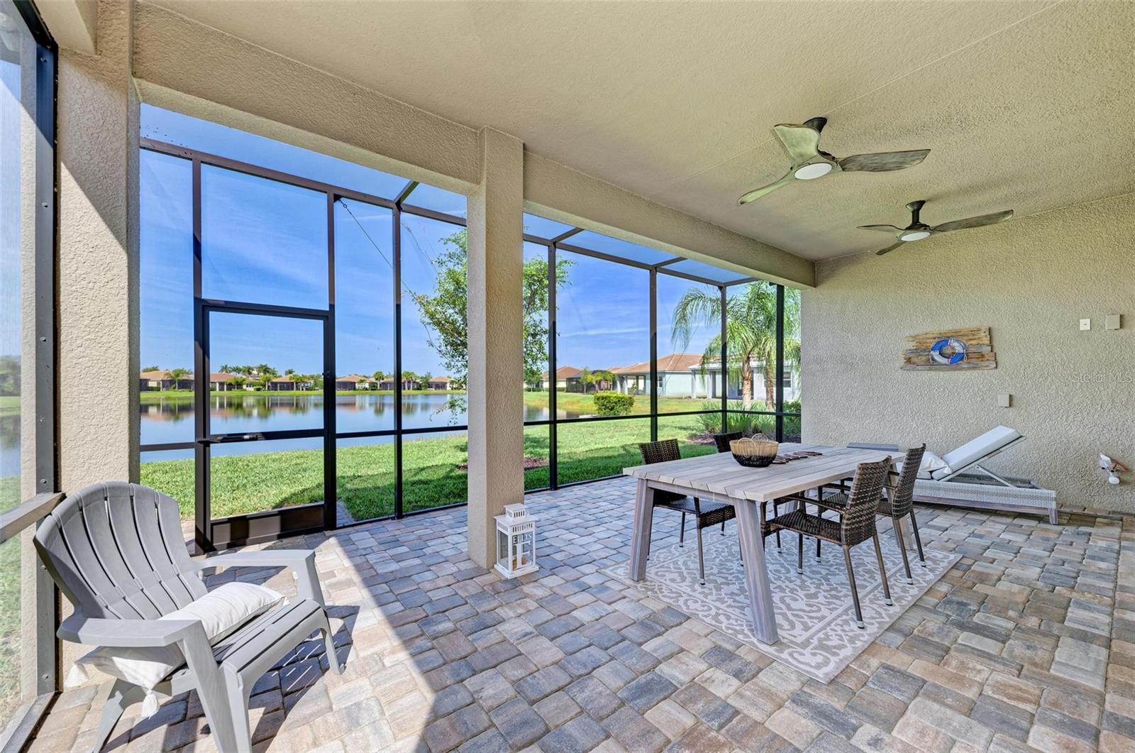 Listing photo id 37 for 15525 Corona Del Mar Drive