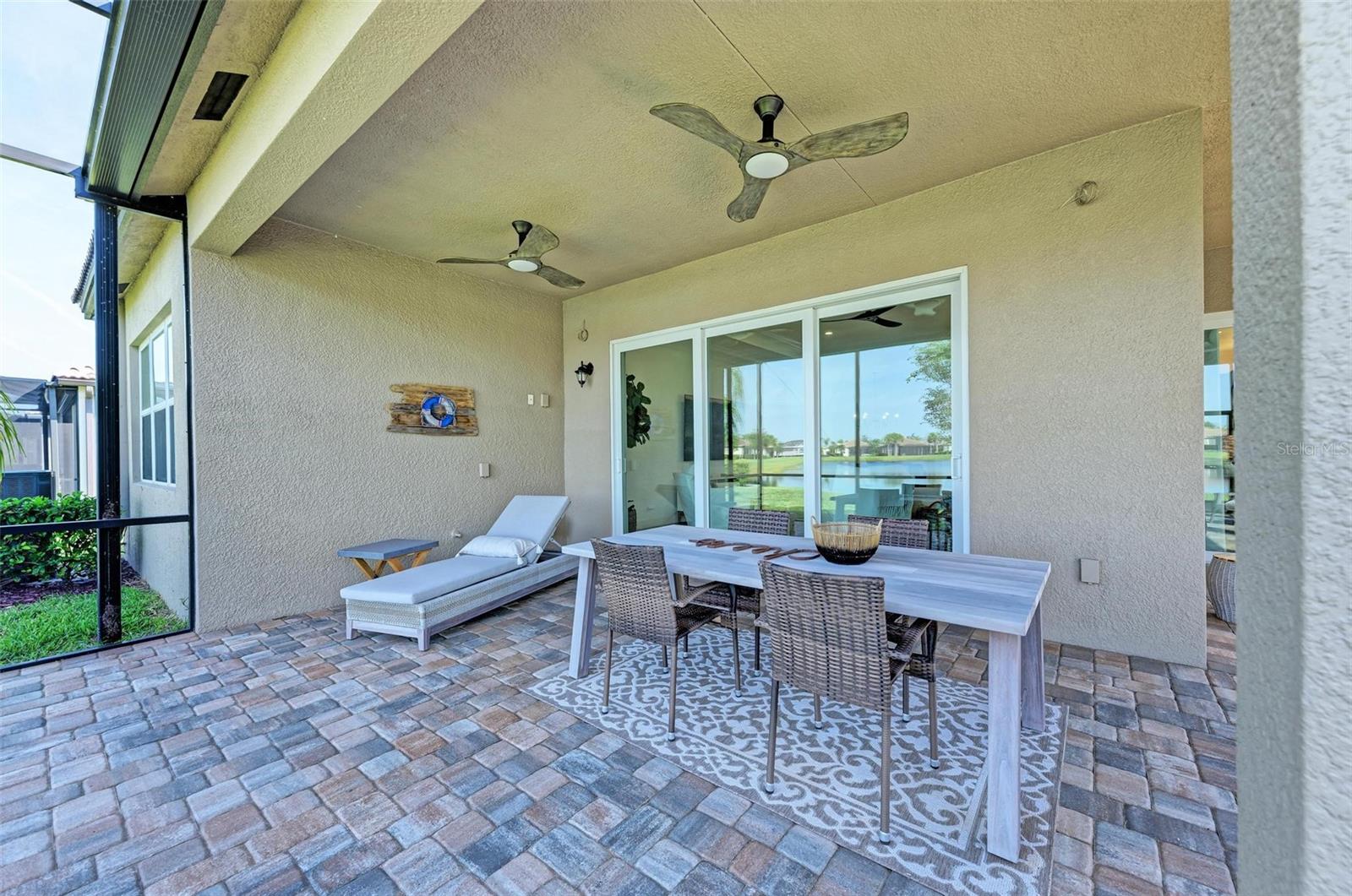 Listing photo id 38 for 15525 Corona Del Mar Drive