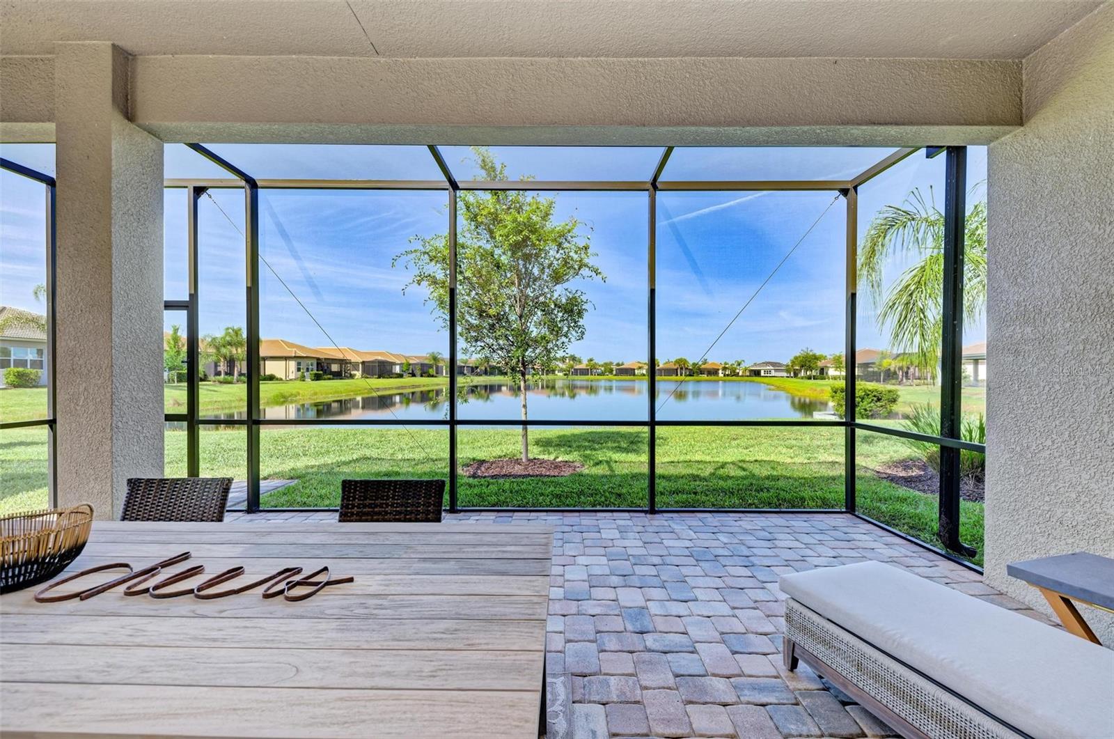Listing photo id 40 for 15525 Corona Del Mar Drive