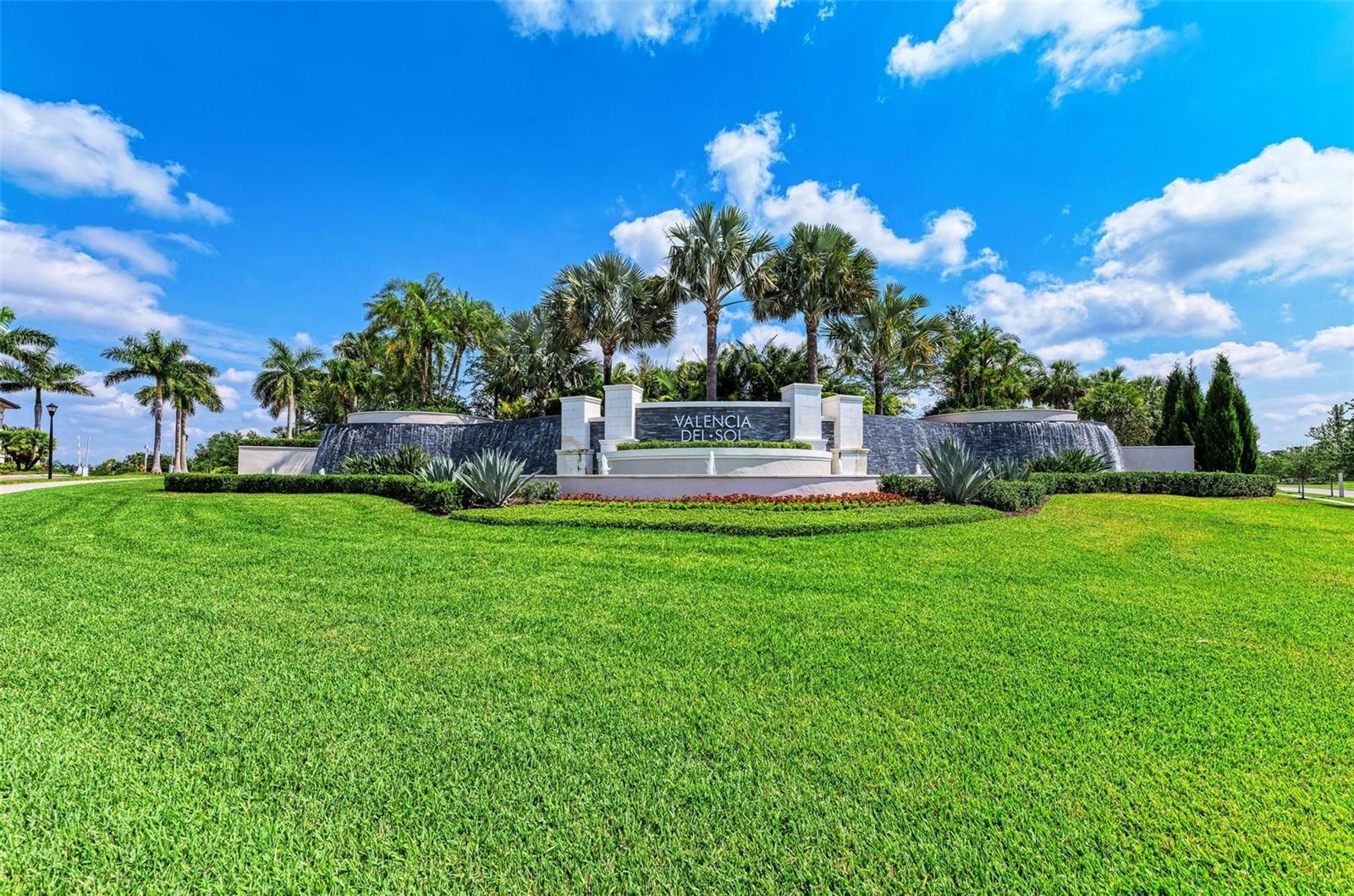 Listing photo id 47 for 15525 Corona Del Mar Drive