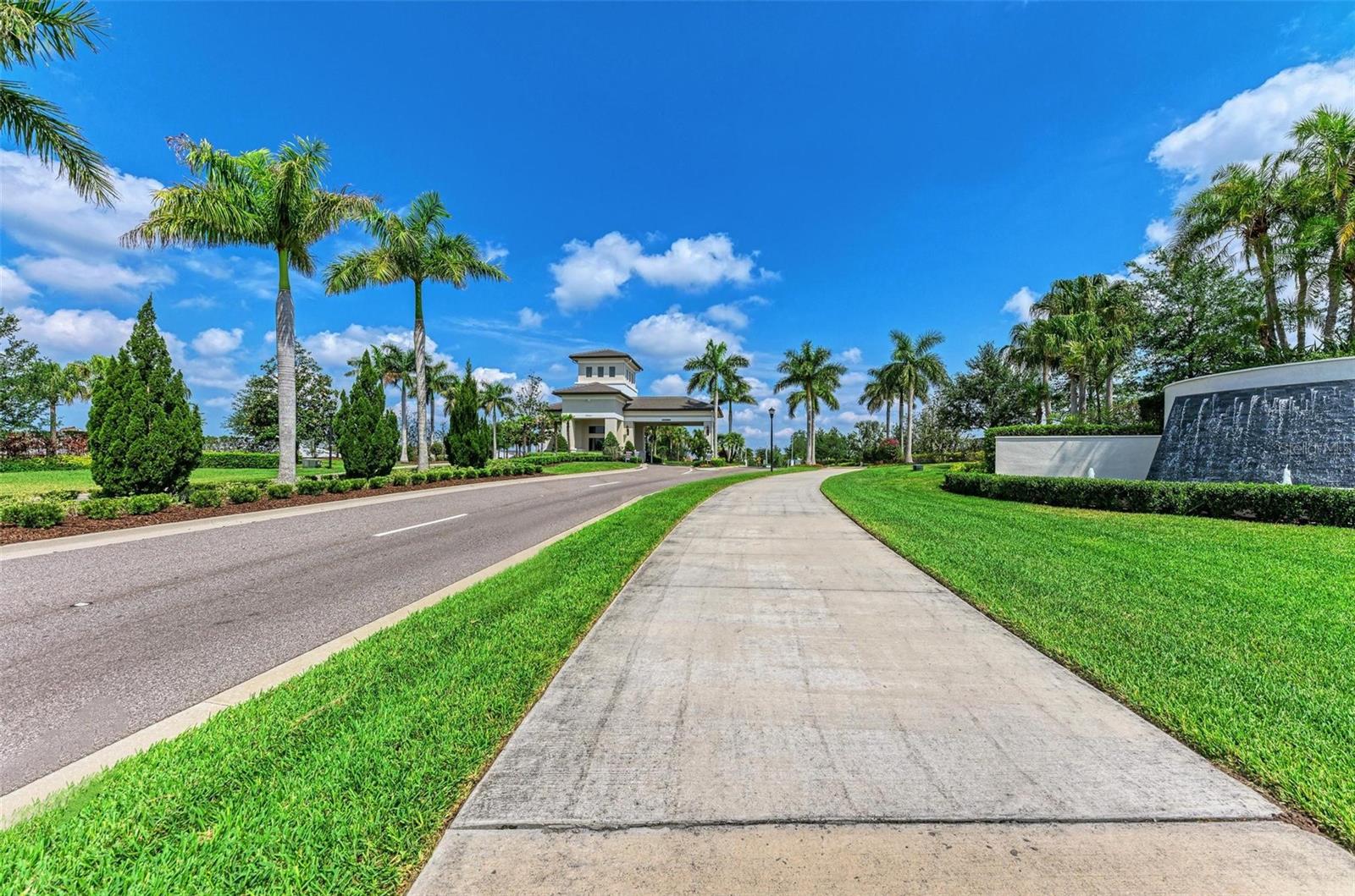 Listing photo id 48 for 15525 Corona Del Mar Drive