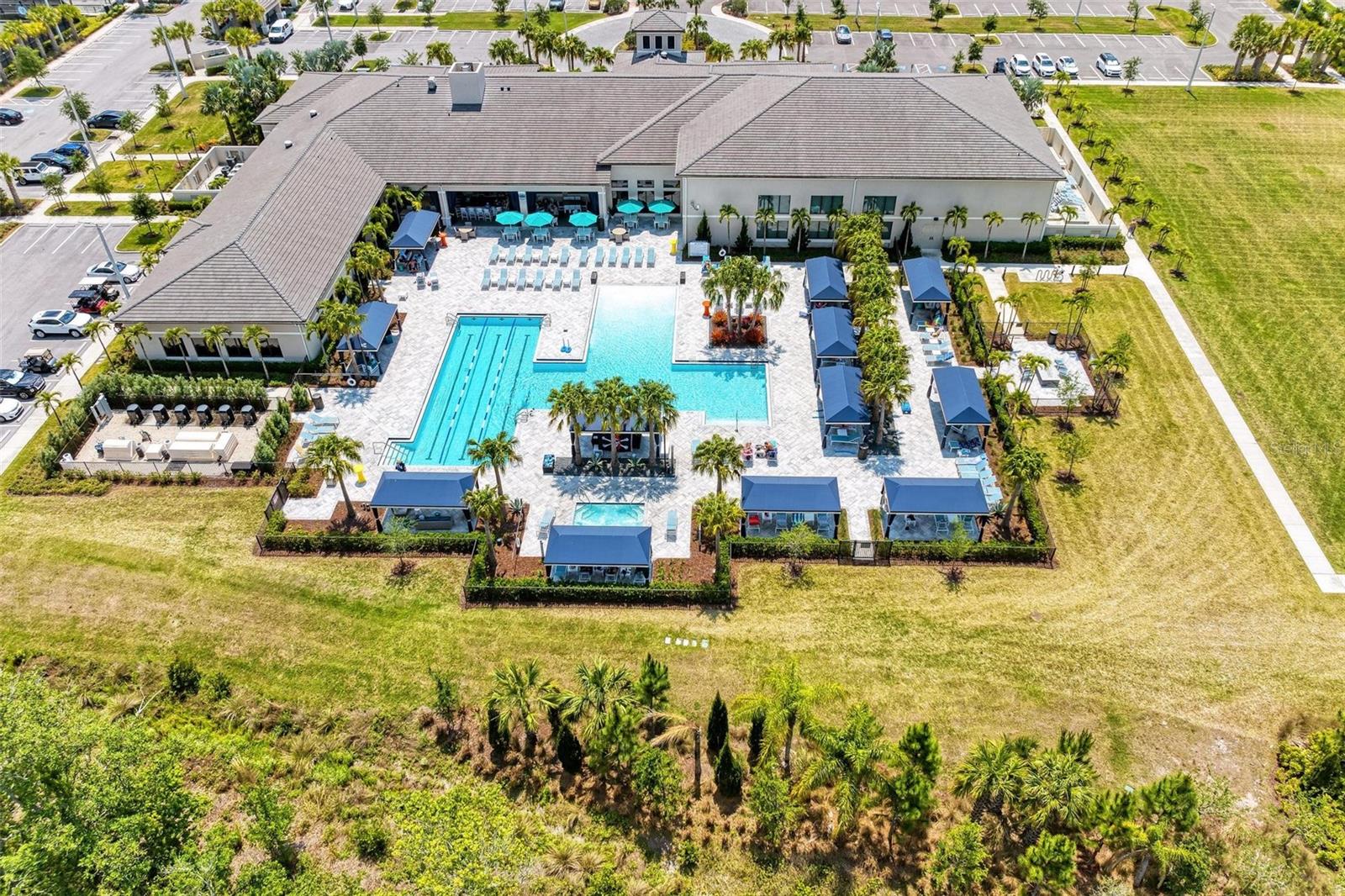 Listing photo id 52 for 15525 Corona Del Mar Drive