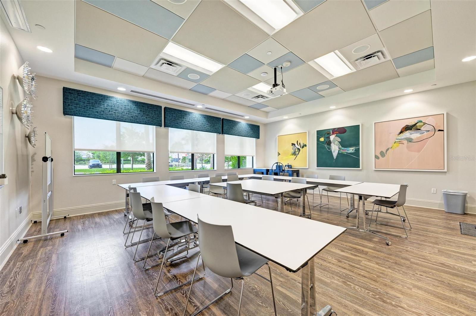 Listing photo id 68 for 15525 Corona Del Mar Drive