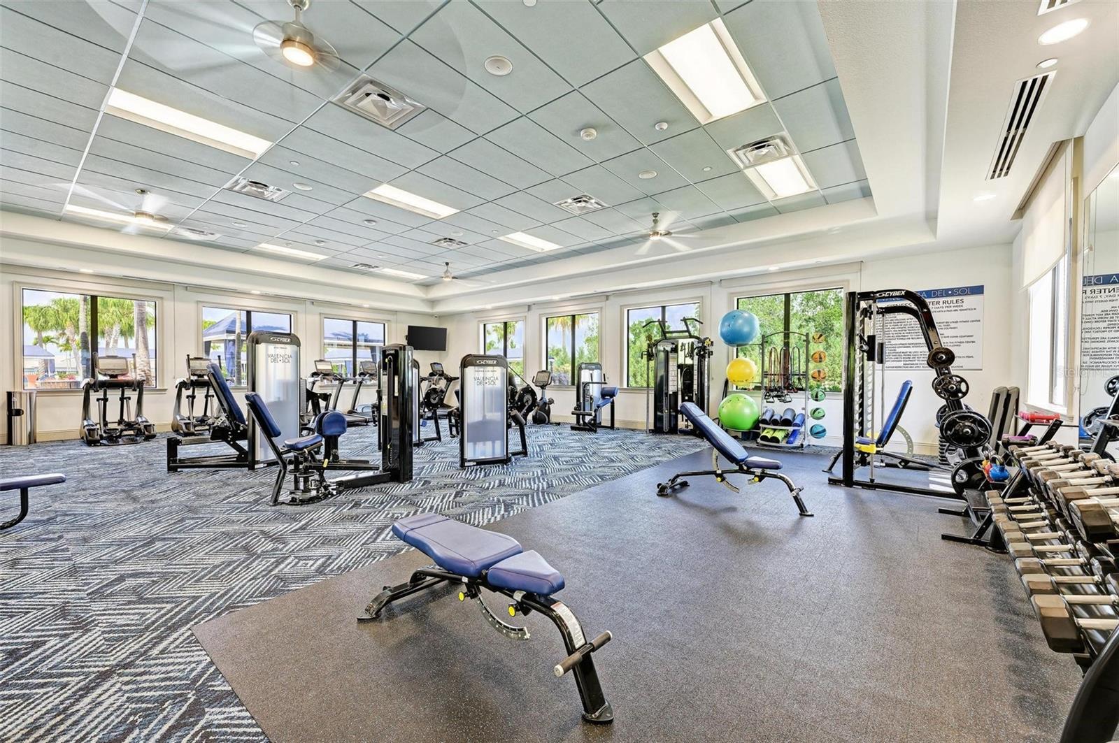 Listing photo id 76 for 15525 Corona Del Mar Drive