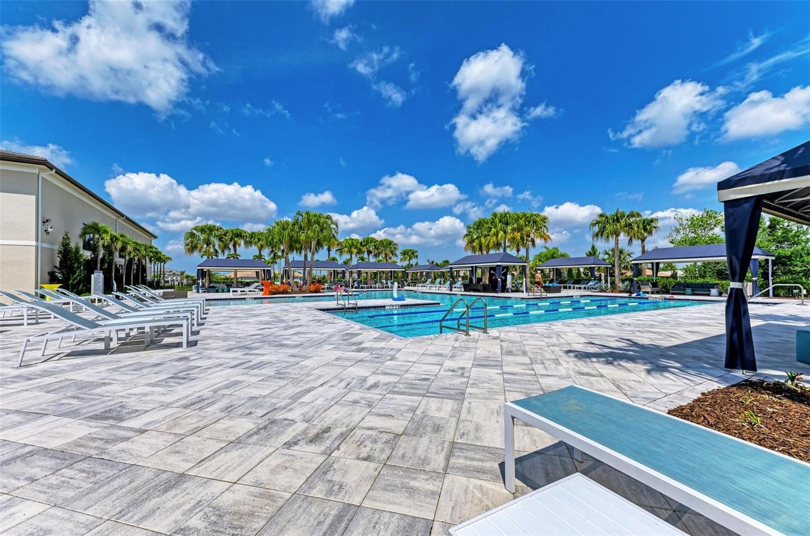Listing photo id 80 for 15525 Corona Del Mar Drive