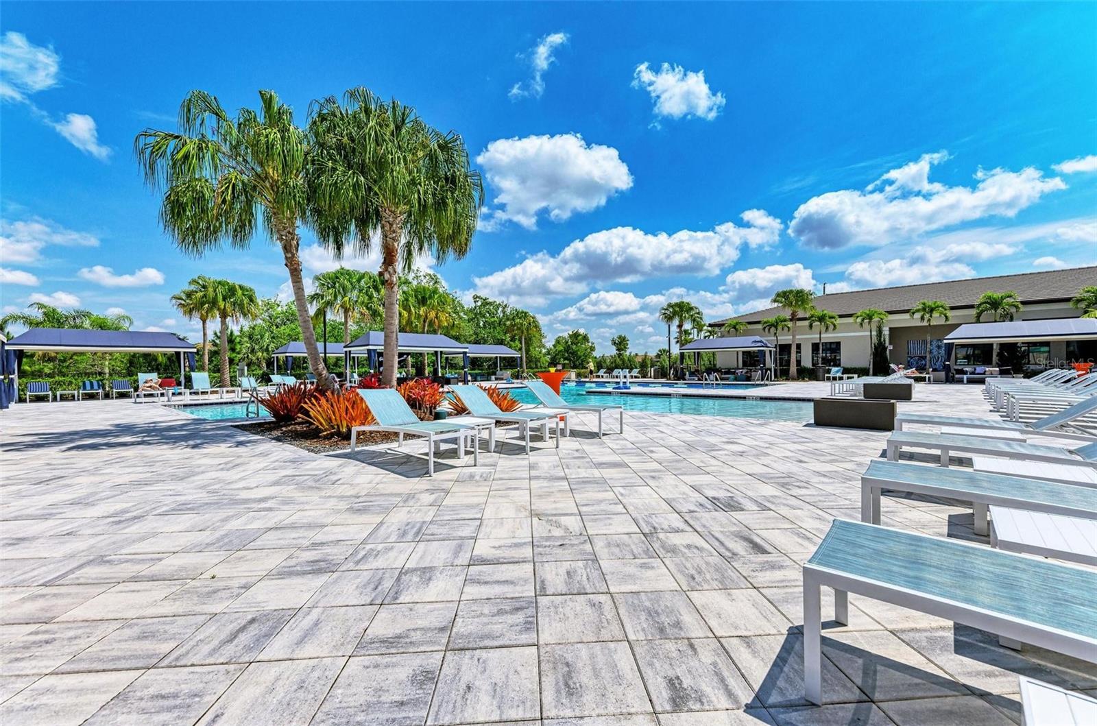 Listing photo id 82 for 15525 Corona Del Mar Drive