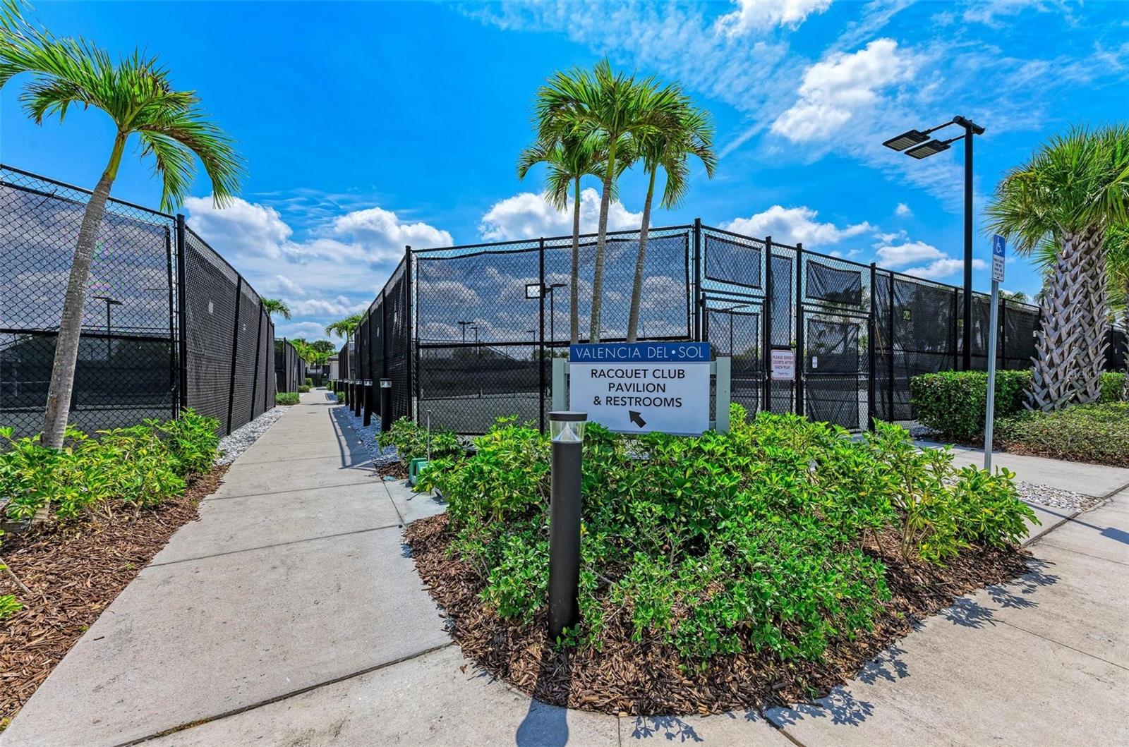 Listing photo id 85 for 15525 Corona Del Mar Drive