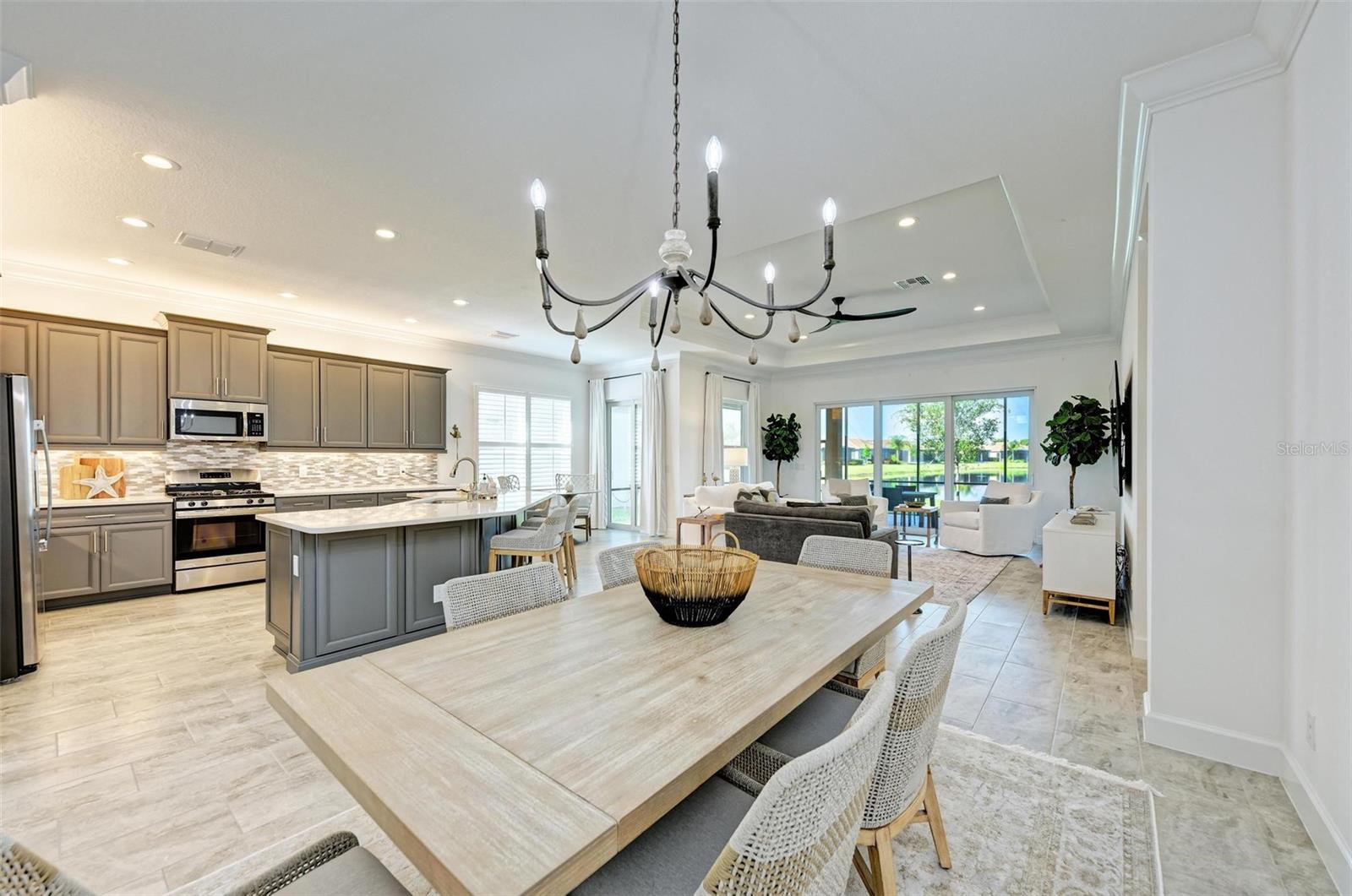 Listing photo id 7 for 15525 Corona Del Mar Drive