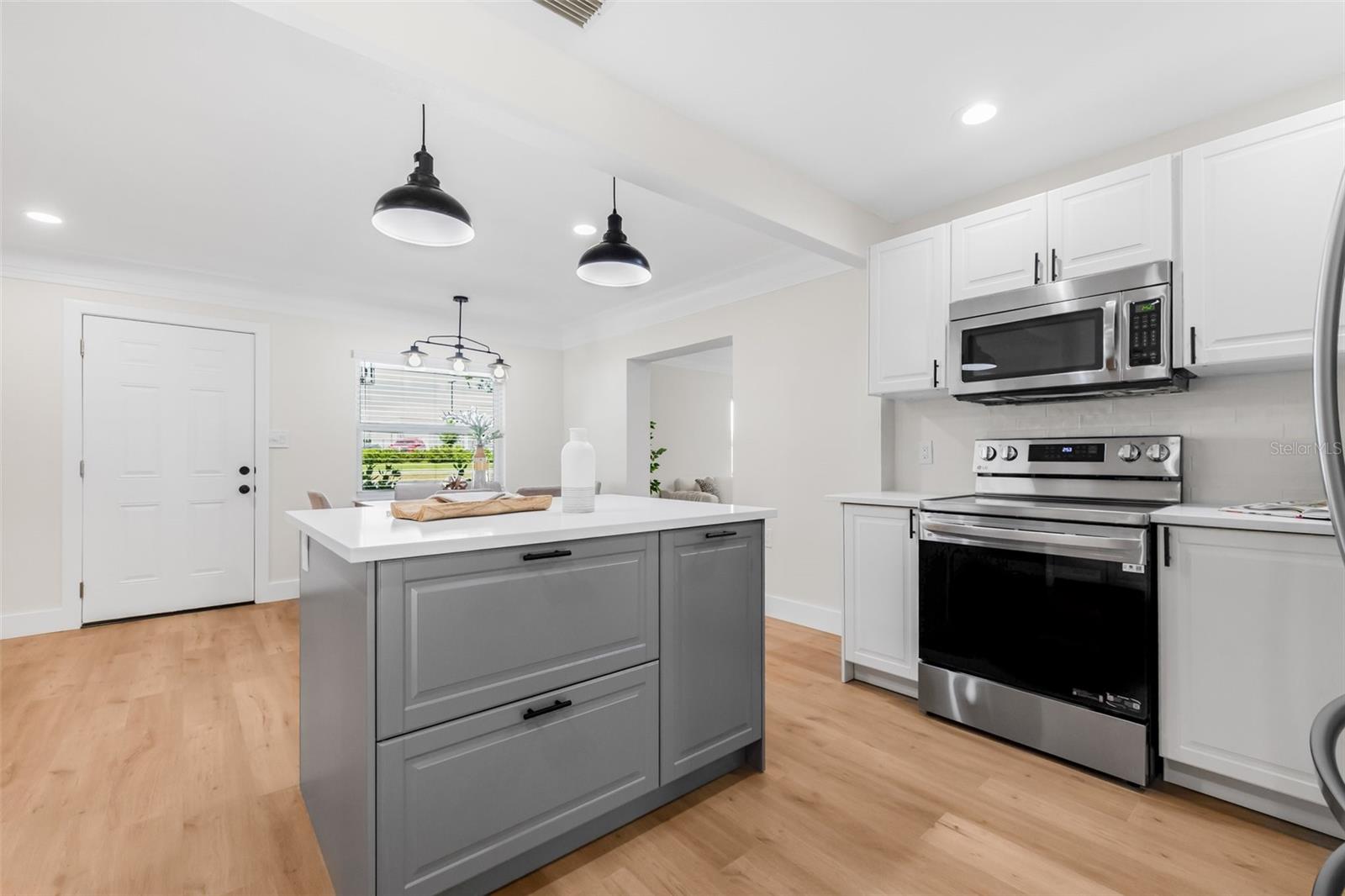 Image 12 of 44 For 526 62nd Avenue Ne