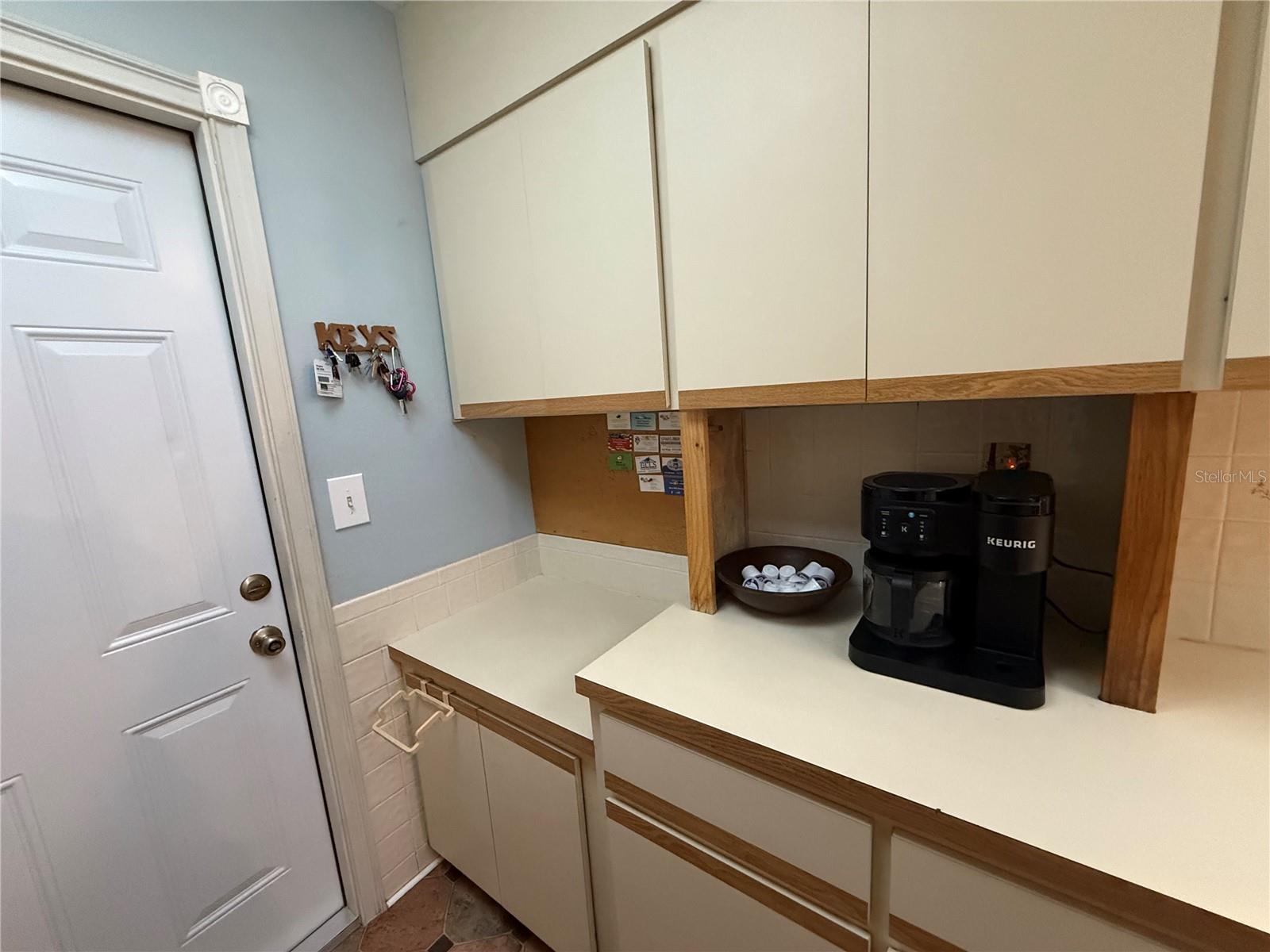 Image 10 of 46 For 5173 Kirkland Avenue