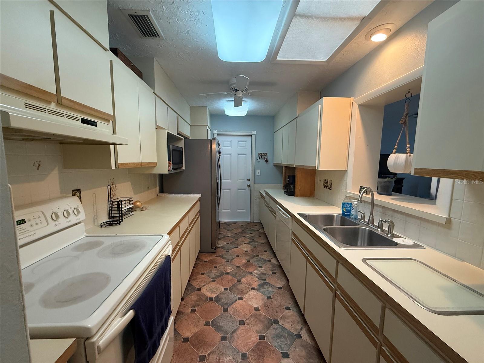 Image 8 of 46 For 5173 Kirkland Avenue