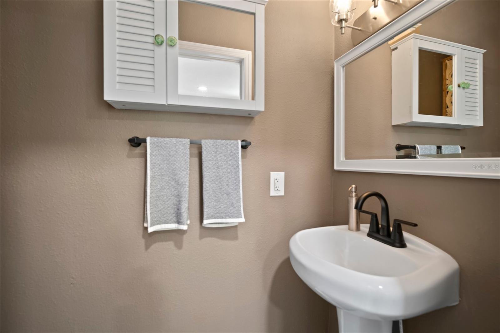 Image 17 of 54 For 2859 Dartmouth Avenue N