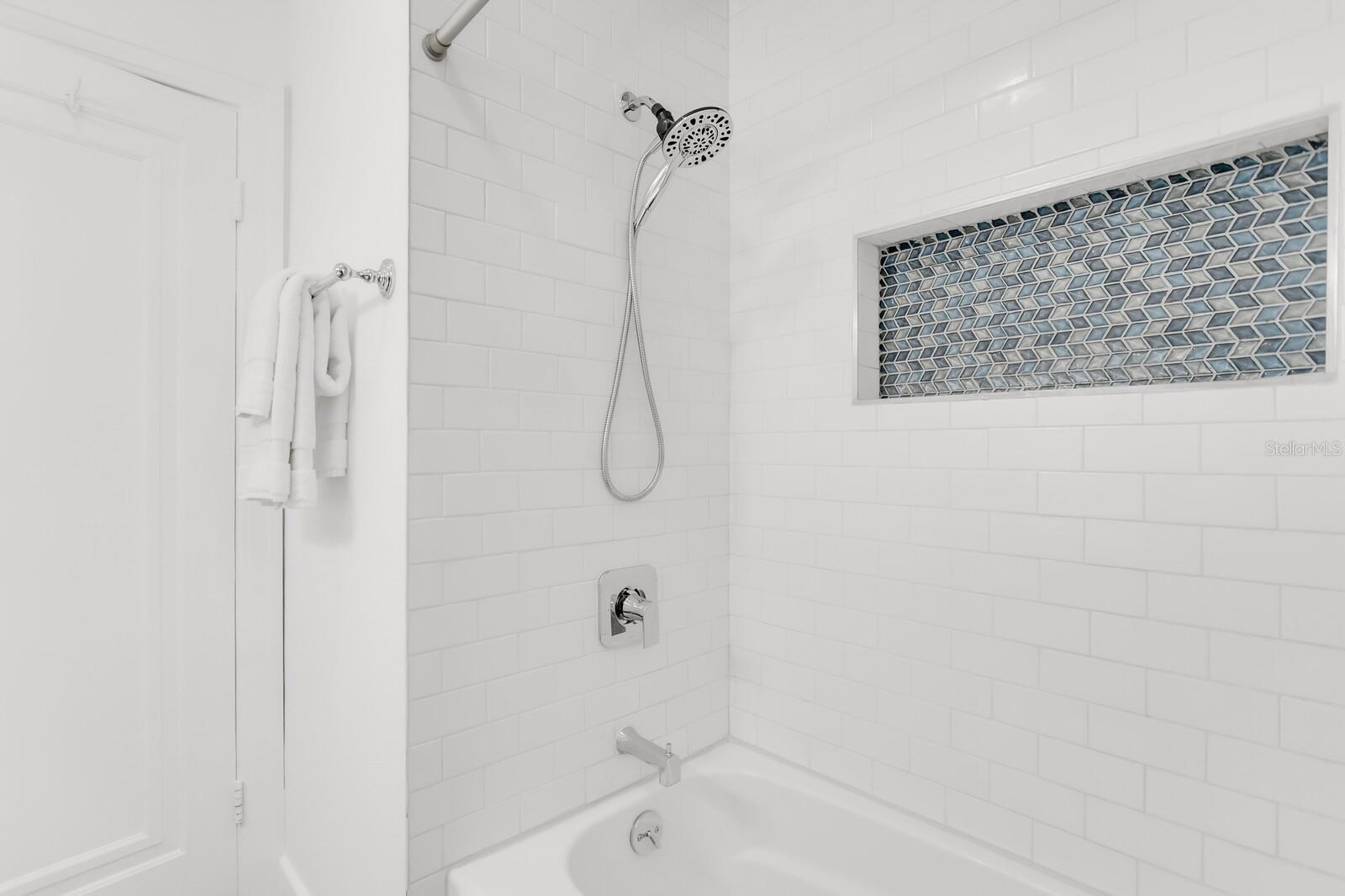 Image 21 of 54 For 2859 Dartmouth Avenue N