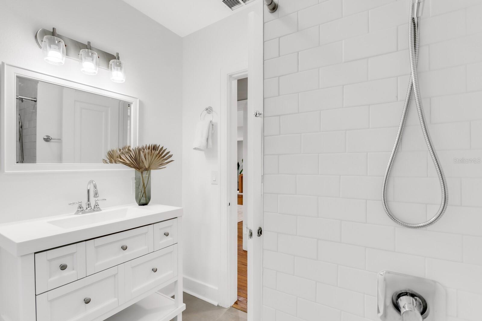 Image 22 of 54 For 2859 Dartmouth Avenue N