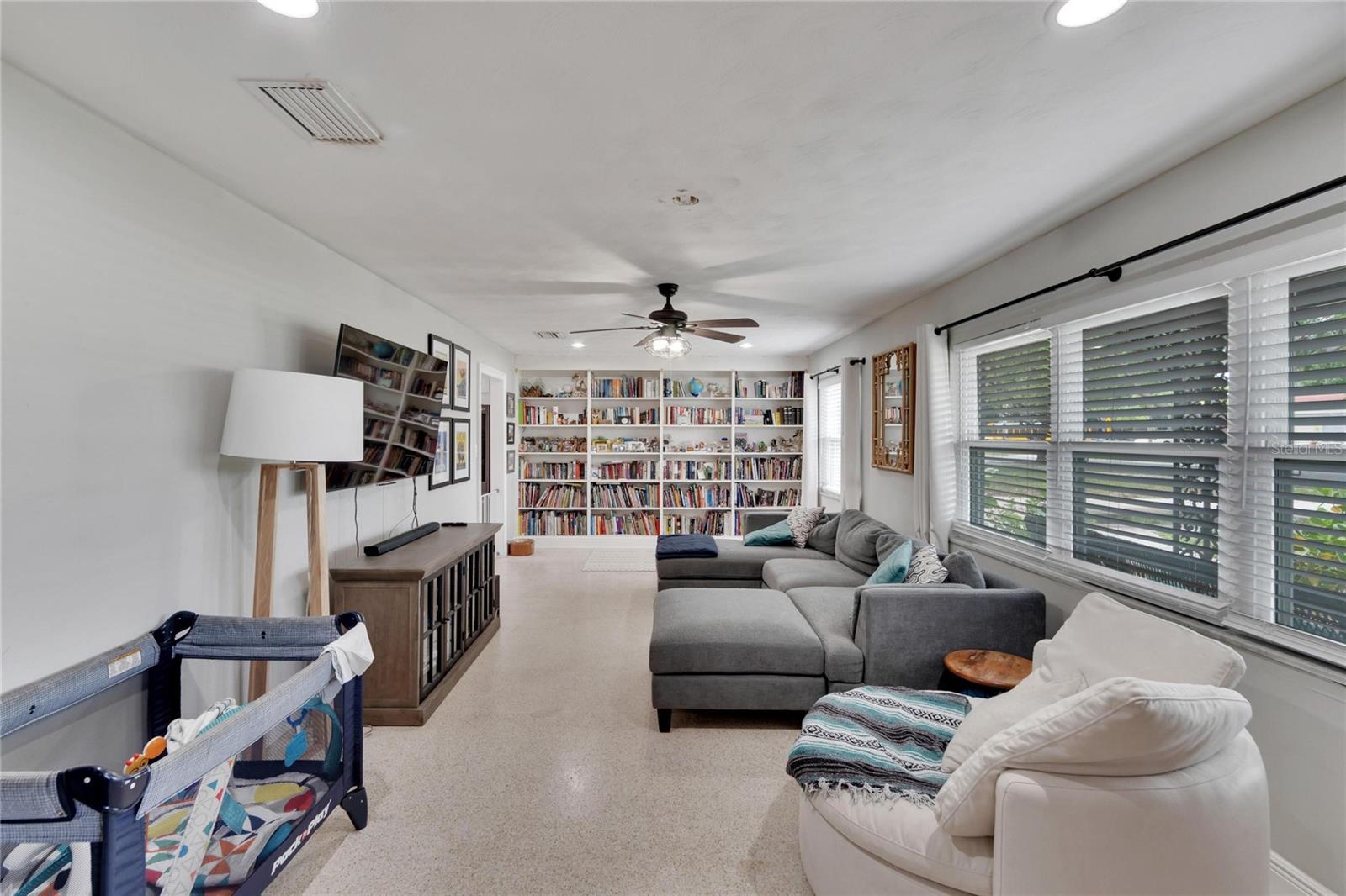 Listing photo id 11 for 1607 Melodie Drive