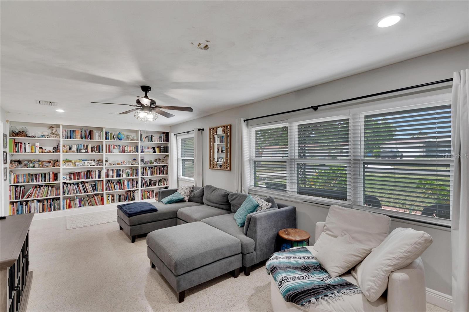 Listing photo id 12 for 1607 Melodie Drive