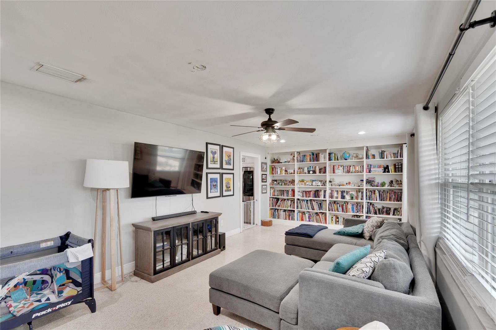 Listing photo id 13 for 1607 Melodie Drive