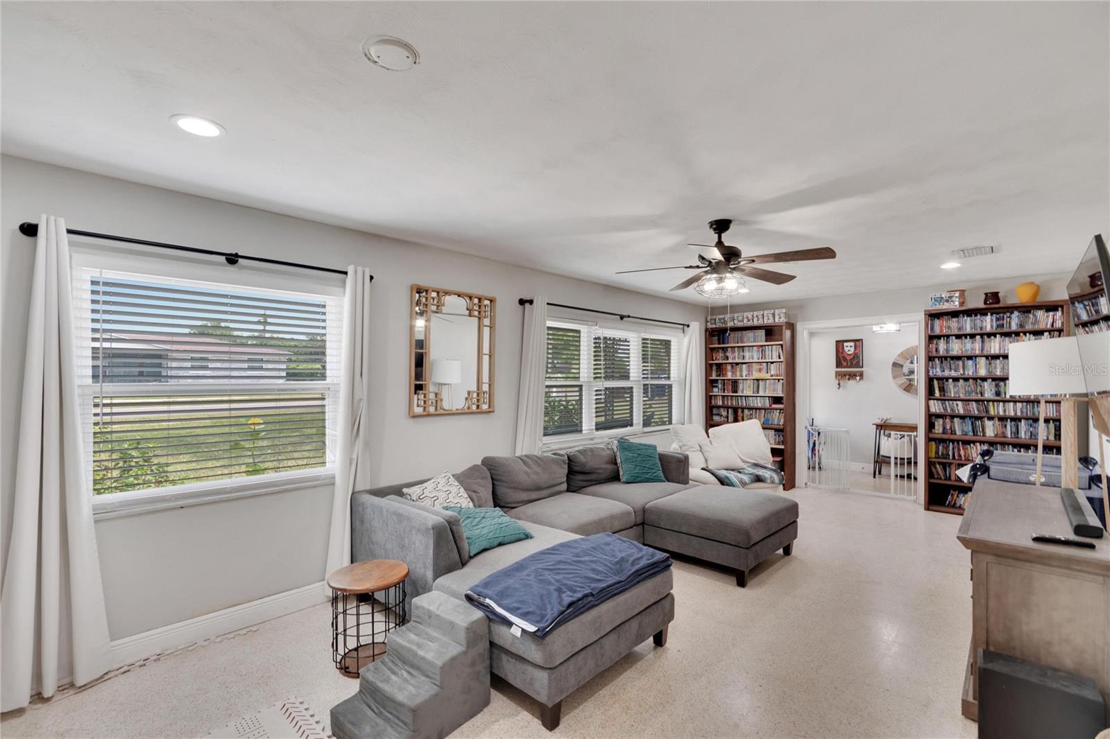 Listing photo id 14 for 1607 Melodie Drive