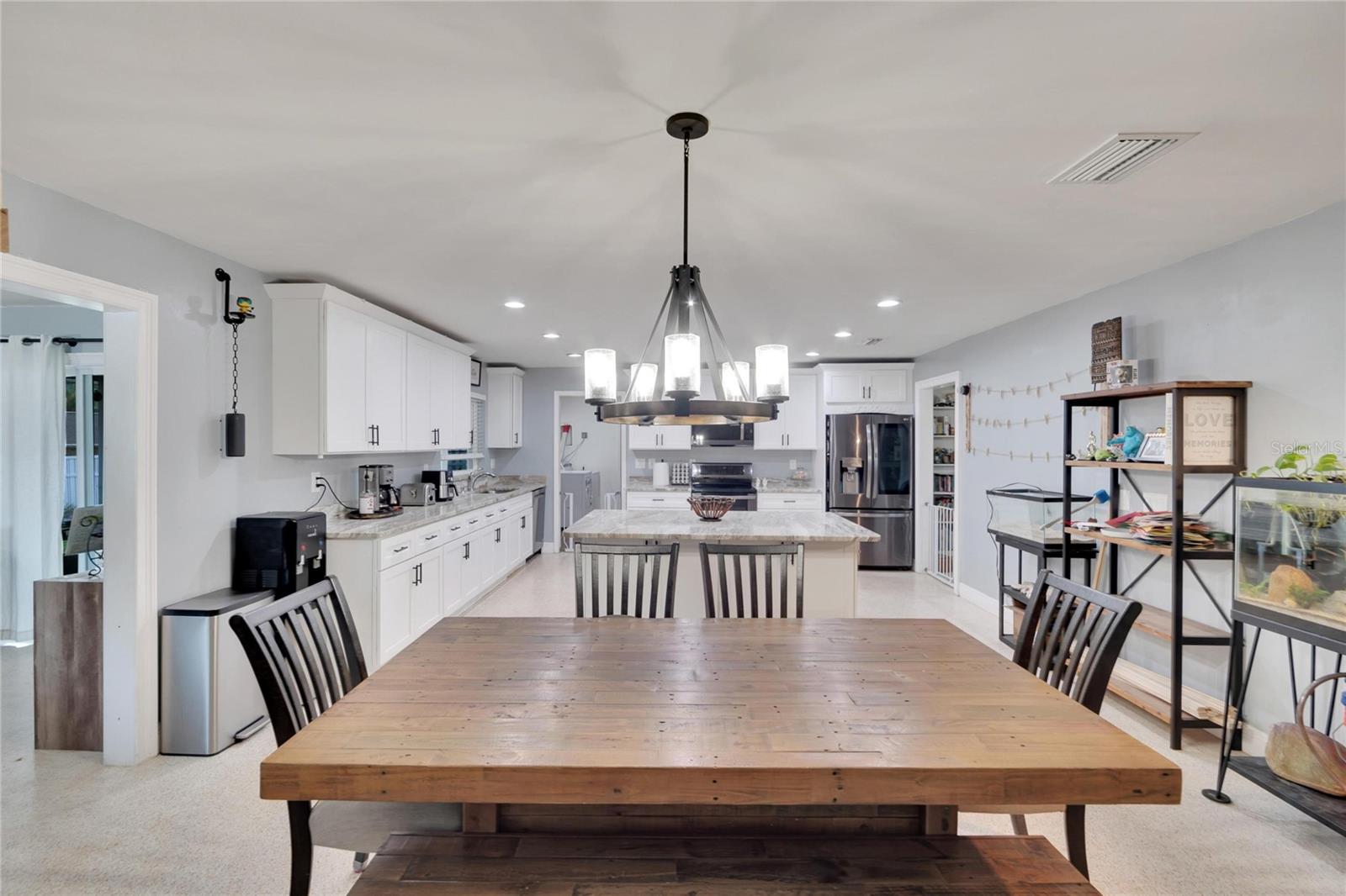 Listing photo id 17 for 1607 Melodie Drive