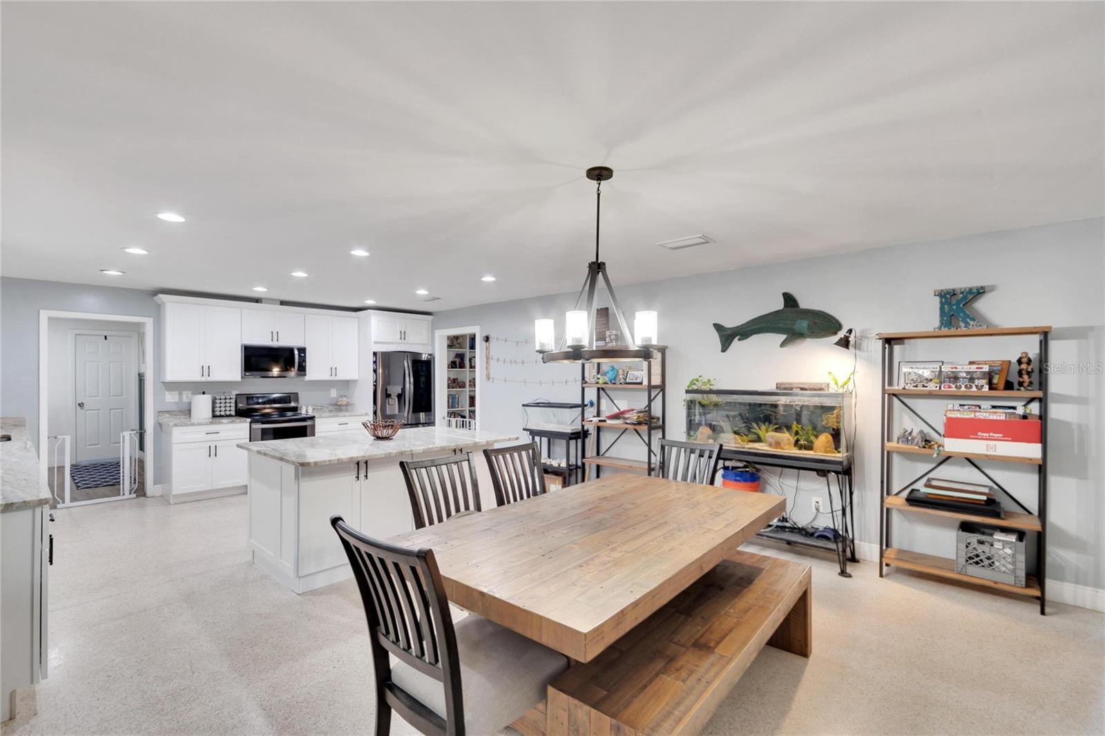 Listing photo id 18 for 1607 Melodie Drive