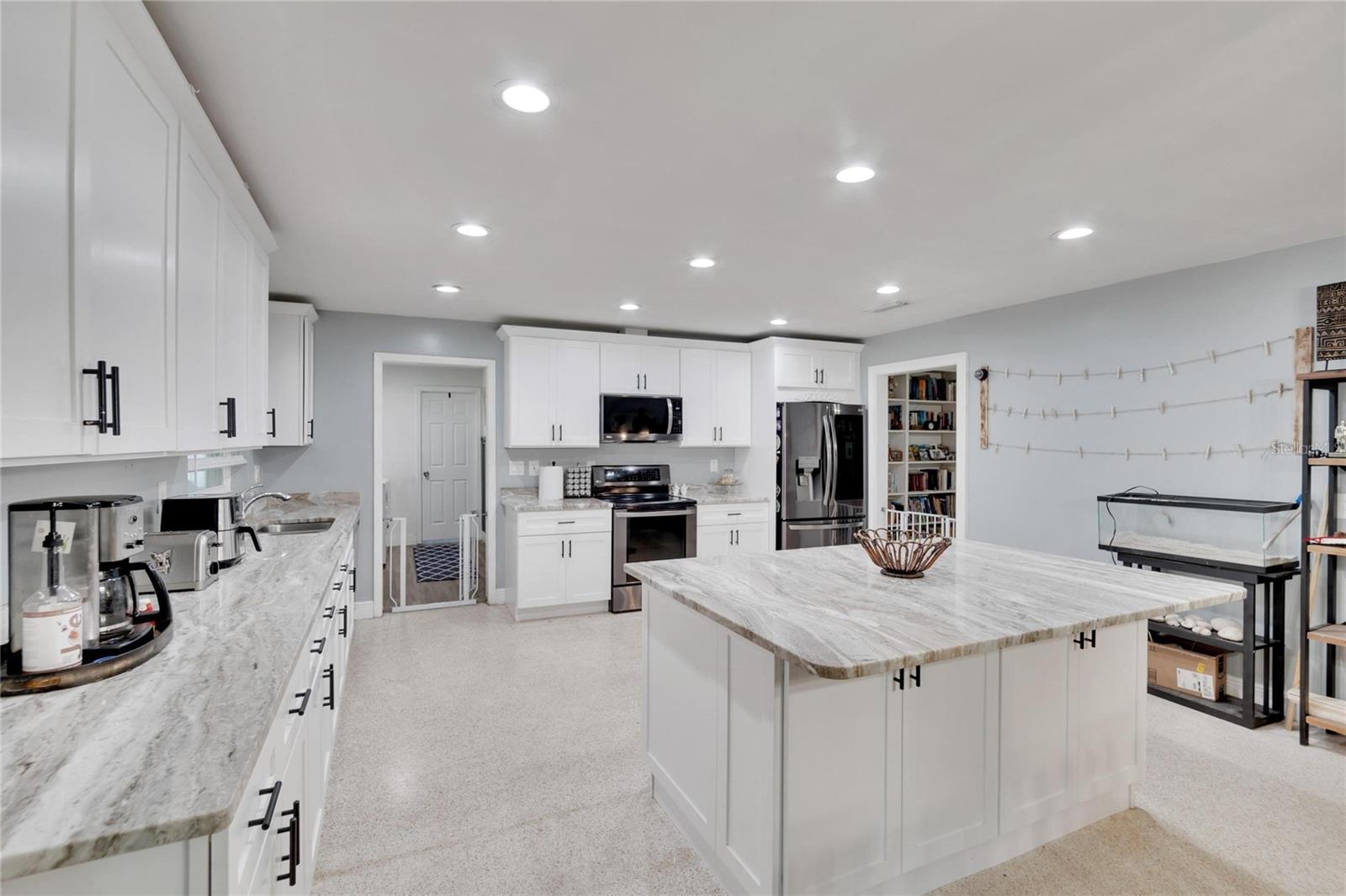 Listing photo id 24 for 1607 Melodie Drive