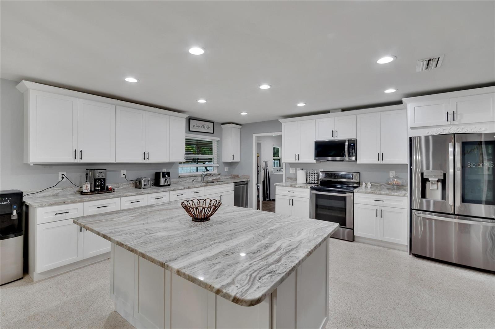 Listing photo id 25 for 1607 Melodie Drive