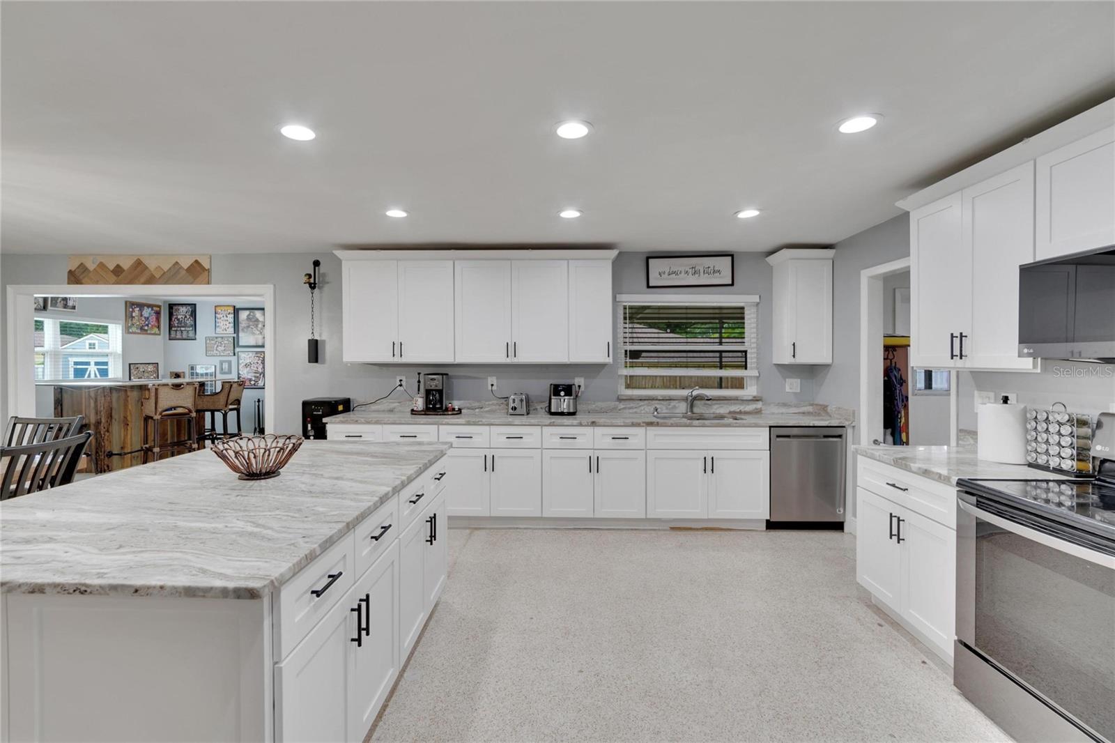 Listing photo id 26 for 1607 Melodie Drive